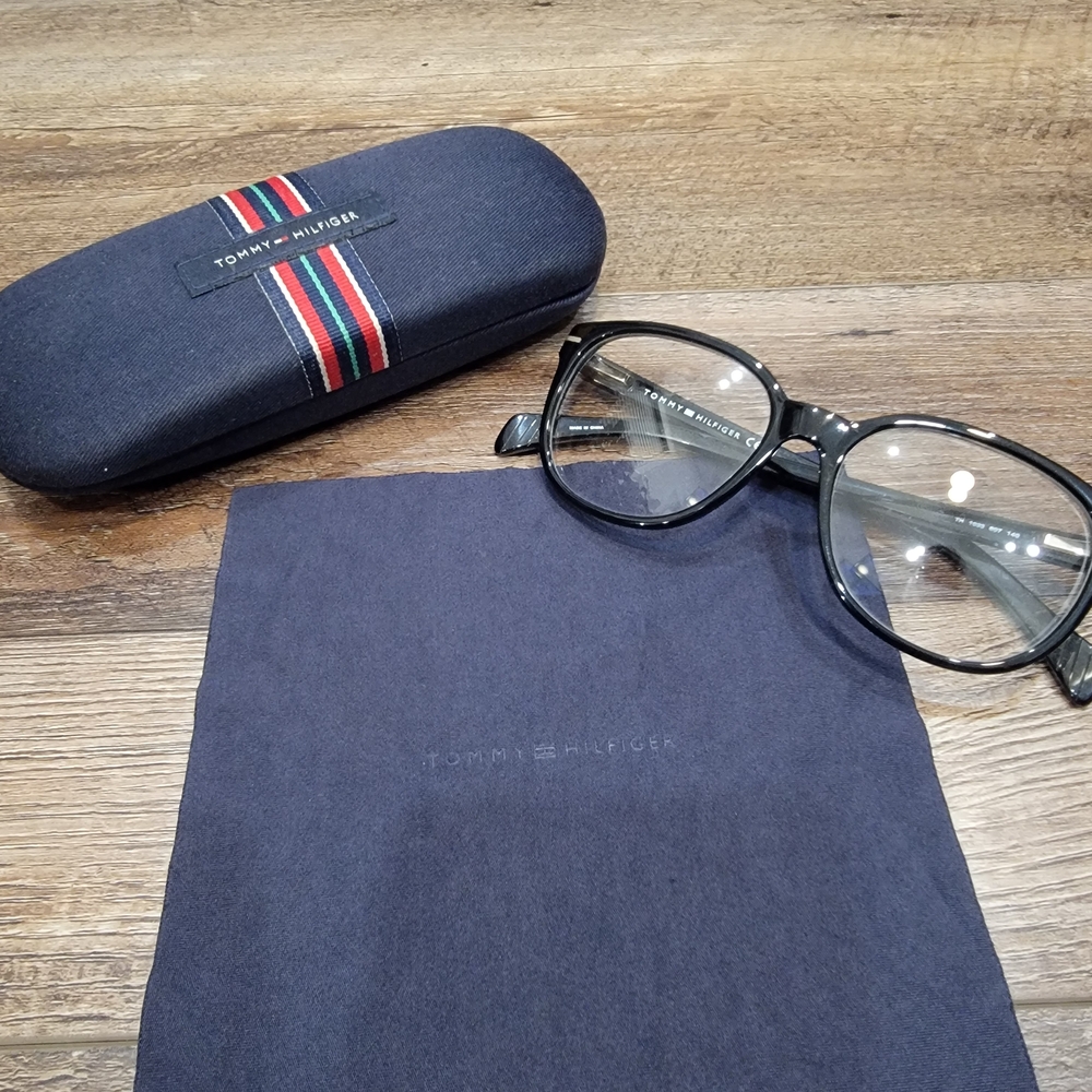 Tommy Hilfiger Black Round Glasses with Case